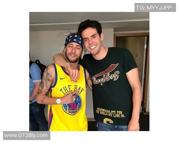 足球明星之间的深厚情谊与友谊赛场外的温暖瞬间